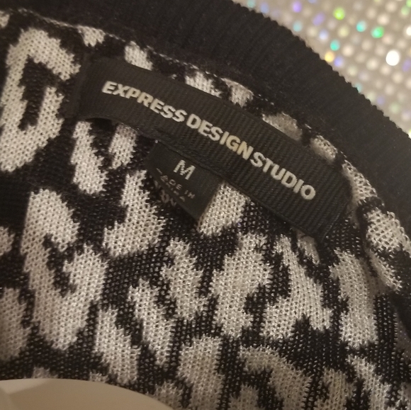 Express Black and White Leopard Print Crystal Button Cardigan sz M - Picture 4 of 4